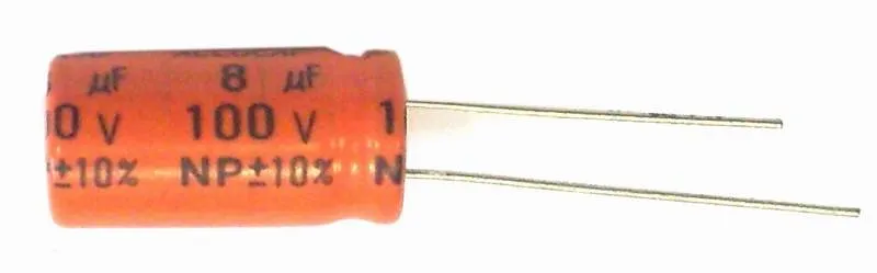 Kondenzátor C 8/100V RADIAL (1)